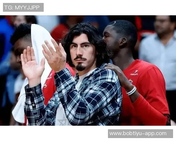 哈克斯表现出色14投7中贡献17分4篮板3助攻1盖帽助球队取得胜利 哈克斯表现出色14投7中贡献17分4篮板3助攻1盖帽助球队取得胜利