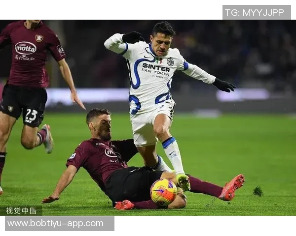 意甲10月最佳球员候选名单揭晓莱奥恰尔汗奥卢安古伊萨等六人争夺荣誉 意甲10月最佳球员候选名单揭晓莱奥恰尔汗奥卢安古伊萨等六人争夺荣誉