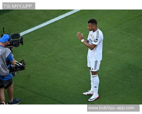 姆巴佩赞阿什拉夫社媒庆祝胜利引热议姆总点赞太牛了